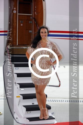 Schiphol OOst 18 juni 2015
Presentatie cast the bodyguard met in de hoofdrollen Romy Monteiro Carolina Dijkhuizen Mark v Eeuwen en Dave Mantel. Albert Verlinde is de producent namens Stage entertainment.
Ze arriveren in het nieuwe prive vliegtuig van John de Mol op schiphol OOst