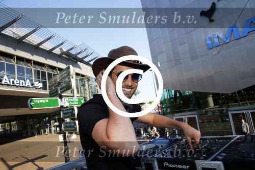 Amsterdam 10 juni 2015
Premiere Jurassic world in pathe arena. Ruud Feltkamp is aanwezig als dj.