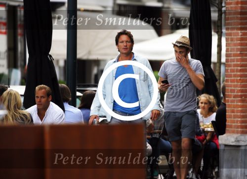 Amsterdam 10 augustus 2015  
Sander janson luncht met een dame en doet daarna erg geheimzinnig als hij mij ziet.