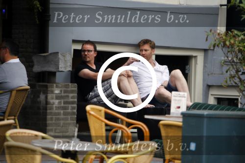Amsterdam 12 juli 2015
Sipke Jan Bousema met vriend voor hun huis.