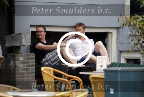Amsterdam 12 juli 2015
Sipke Jan Bousema met vriend voor hun huis.