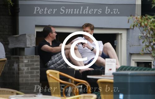 Amsterdam 12 juli 2015
Sipke Jan Bousema met vriend voor hun huis.