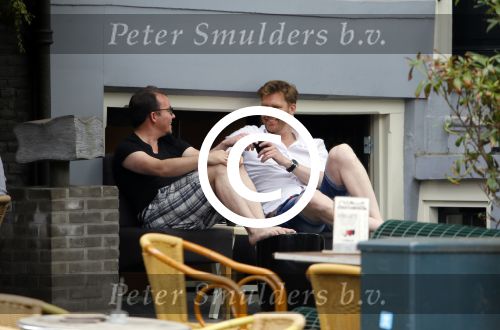 Amsterdam 12 juli 2015
Sipke Jan Bousema met vriend voor hun huis.
