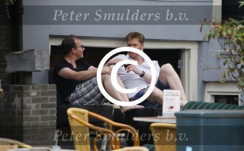 Amsterdam 12 juli 2015
Sipke Jan Bousema met vriend voor hun huis.