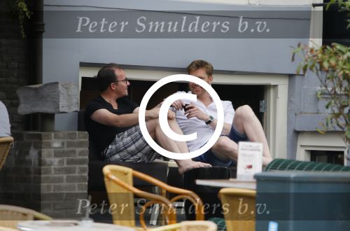 Amsterdam 12 juli 2015
Sipke Jan Bousema met vriend voor hun huis.