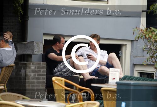 Amsterdam 12 juli 2015
Sipke Jan Bousema met vriend voor hun huis.