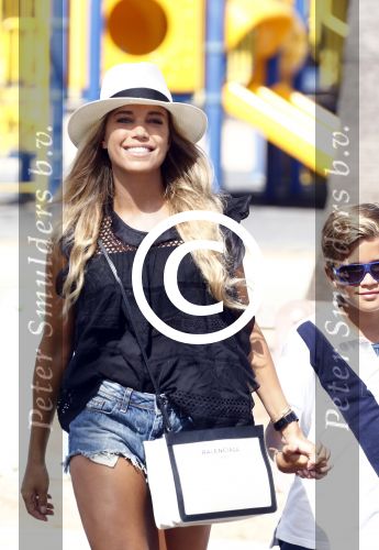 ibiza 5 augustus 2015
Sylvie Meis en Damian v d Vaart op ibiza de dag naar het uitgaan van de relatie met Momo