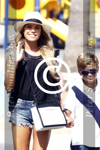 ibiza 5 augustus 2015
Sylvie Meis en Damian v d Vaart op ibiza de dag naar het uitgaan van de relatie met Momo
