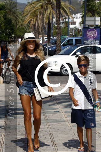 ibiza 5 augustus 2015
Sylvie Meis en Damian v d Vaart op ibiza de dag naar het uitgaan van de relatie met Momo