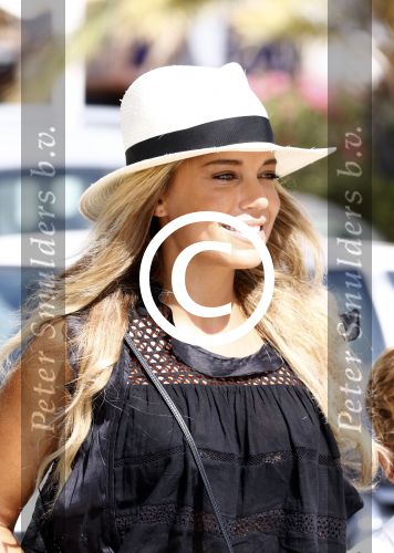ibiza 5 augustus 2015
Sylvie Meis en Damian v d Vaart op ibiza de dag naar het uitgaan van de relatie met Momo
