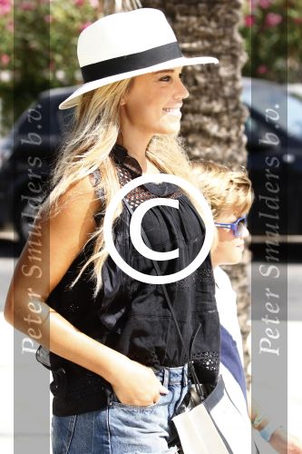 ibiza 5 augustus 2015
Sylvie Meis en Damian v d Vaart op ibiza de dag naar het uitgaan van de relatie met Momo