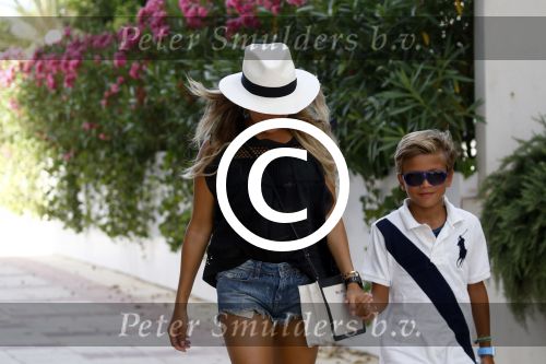 ibiza 5 augustus 2015
Sylvie Meis en Damian v d Vaart op ibiza de dag naar het uitgaan van de relatie met Momo