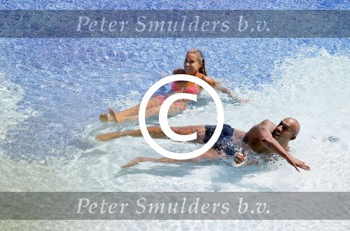 ibiza 27 juli 2015
Sylvie Meis Damian v d Vaart en vriend Momo in het zwembad van Las Boas op ibiza aan de haven