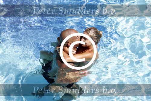 ibiza 27 juli 2015
Sylvie Meis Damian v d Vaart en vriend Momo in het zwembad van Las Boas op ibiza aan de haven