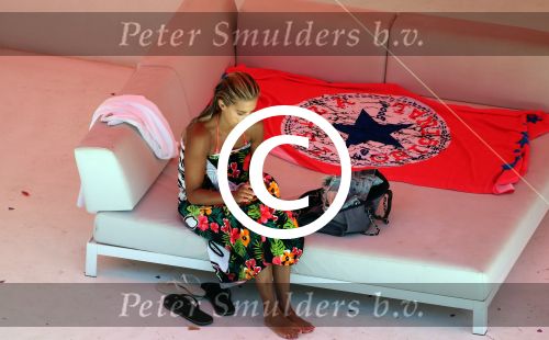 ibiza 27 juli 2015
Sylvie Meis en haar vriend Momo hebben discussie bij het zwembad. Zoon Damian is daarbij aanwezig.