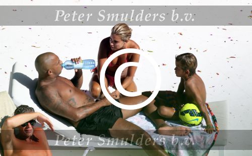 ibiza 27 juli 2015
Sylvie Meis en haar vriend Momo hebben discussie bij het zwembad. Zoon Damian is daarbij aanwezig.
