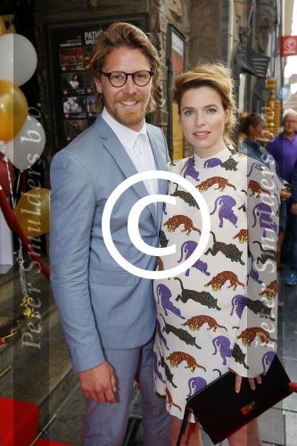 Amsterdam 14 juli 2015  
Premiere de Reunie in Tuschinski met in de hoofdrollen Daan Schuurmans en Thekla Reuten.
Thekla is zwanger en haar vriend Gijs Naber is er ook alsmede de zwangere Bracha v Doesburgh.