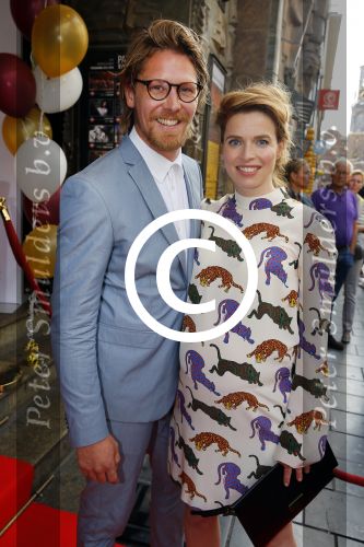 Amsterdam 14 juli 2015  
Premiere de Reunie in Tuschinski met in de hoofdrollen Daan Schuurmans en Thekla Reuten.
Thekla is zwanger en haar vriend Gijs Naber is er ook alsmede de zwangere Bracha v Doesburgh.
