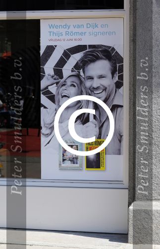 Amsterdam 12 juni 2015 
Presentatie boek Thijs Romer en nieuwe tijdschrift Wendy v Dijk. Ook Katja Schuurman is aanwezig alsmede de ouders en broer van Thijs.  De presentatie was in het nieuwe pand van Scheltema aan het Rokin