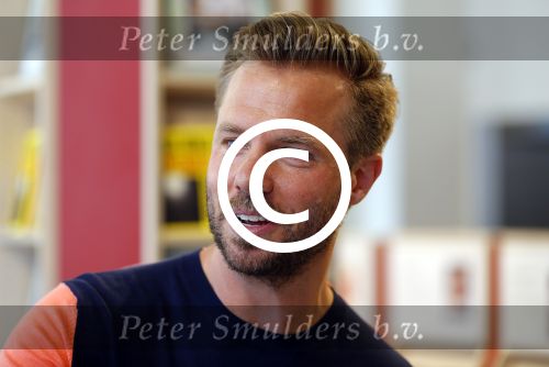 Amsterdam 12 juni 2015 
Presentatie boek Thijs Romer en nieuwe tijdschrift Wendy v Dijk. Ook Katja Schuurman is aanwezig alsmede de ouders en broer van Thijs.  De presentatie was in het nieuwe pand van Scheltema aan het Rokin