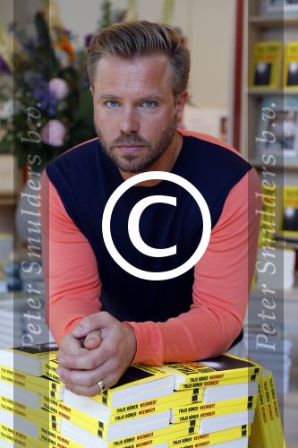 Amsterdam 12 juni 2015 
Presentatie boek Thijs Romer en nieuwe tijdschrift Wendy v Dijk. Ook Katja Schuurman is aanwezig alsmede de ouders en broer van Thijs.  De presentatie was in het nieuwe pand van Scheltema aan het Rokin