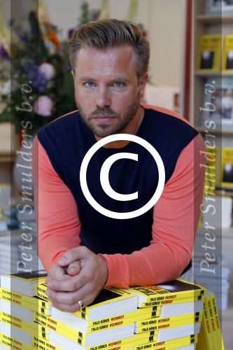 Amsterdam 12 juni 2015 
Presentatie boek Thijs Romer en nieuwe tijdschrift Wendy v Dijk. Ook Katja Schuurman is aanwezig alsmede de ouders en broer van Thijs.  De presentatie was in het nieuwe pand van Scheltema aan het Rokin