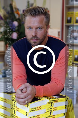 Amsterdam 12 juni 2015 
Presentatie boek Thijs Romer en nieuwe tijdschrift Wendy v Dijk. Ook Katja Schuurman is aanwezig alsmede de ouders en broer van Thijs.  De presentatie was in het nieuwe pand van Scheltema aan het Rokin