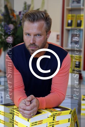 Amsterdam 12 juni 2015 
Presentatie boek Thijs Romer en nieuwe tijdschrift Wendy v Dijk. Ook Katja Schuurman is aanwezig alsmede de ouders en broer van Thijs.  De presentatie was in het nieuwe pand van Scheltema aan het Rokin