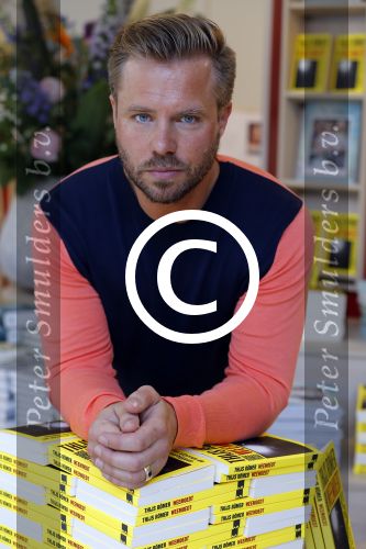 Amsterdam 12 juni 2015 
Presentatie boek Thijs Romer en nieuwe tijdschrift Wendy v Dijk. Ook Katja Schuurman is aanwezig alsmede de ouders en broer van Thijs.  De presentatie was in het nieuwe pand van Scheltema aan het Rokin