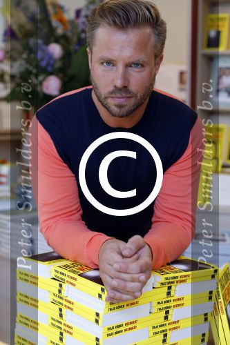 Amsterdam 12 juni 2015 
Presentatie boek Thijs Romer en nieuwe tijdschrift Wendy v Dijk. Ook Katja Schuurman is aanwezig alsmede de ouders en broer van Thijs.  De presentatie was in het nieuwe pand van Scheltema aan het Rokin