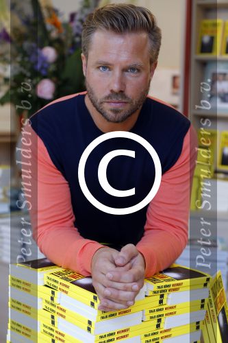 Amsterdam 12 juni 2015 
Presentatie boek Thijs Romer en nieuwe tijdschrift Wendy v Dijk. Ook Katja Schuurman is aanwezig alsmede de ouders en broer van Thijs.  De presentatie was in het nieuwe pand van Scheltema aan het Rokin