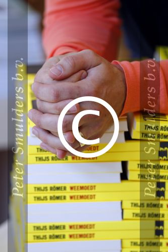 Amsterdam 12 juni 2015 
Presentatie boek Thijs Romer en nieuwe tijdschrift Wendy v Dijk. Ook Katja Schuurman is aanwezig alsmede de ouders en broer van Thijs.  De presentatie was in het nieuwe pand van Scheltema aan het Rokin. Thijs draagt nog steeds zijn trouwring