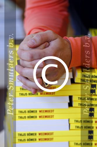 Amsterdam 12 juni 2015 
Presentatie boek Thijs Romer en nieuwe tijdschrift Wendy v Dijk. Ook Katja Schuurman is aanwezig alsmede de ouders en broer van Thijs.  De presentatie was in het nieuwe pand van Scheltema aan het Rokin. Thijs draagt nog steeds zijn trouwring