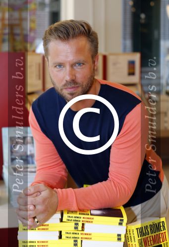 Amsterdam 12 juni 2015 
Presentatie boek Thijs Romer en nieuwe tijdschrift Wendy v Dijk. Ook Katja Schuurman is aanwezig alsmede de ouders en broer van Thijs.  De presentatie was in het nieuwe pand van Scheltema aan het Rokin