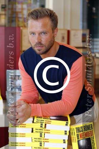 Amsterdam 12 juni 2015 
Presentatie boek Thijs Romer en nieuwe tijdschrift Wendy v Dijk. Ook Katja Schuurman is aanwezig alsmede de ouders en broer van Thijs.  De presentatie was in het nieuwe pand van Scheltema aan het Rokin. Thijs draagt nog steeds zijn trouwring
