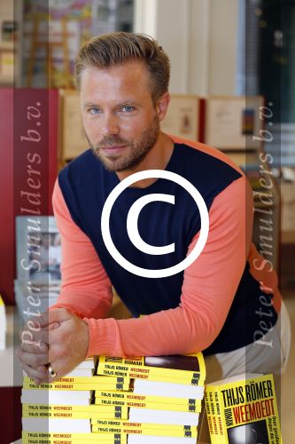 Amsterdam 12 juni 2015 
Presentatie boek Thijs Romer en nieuwe tijdschrift Wendy v Dijk. Ook Katja Schuurman is aanwezig alsmede de ouders en broer van Thijs.  De presentatie was in het nieuwe pand van Scheltema aan het Rokin