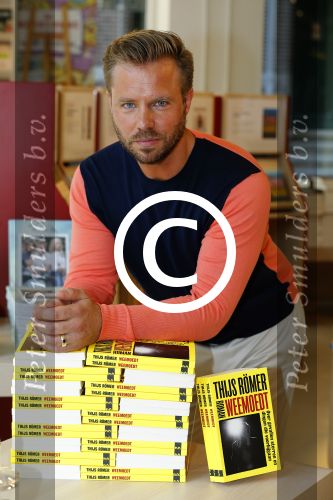 Amsterdam 12 juni 2015 
Presentatie boek Thijs Romer en nieuwe tijdschrift Wendy v Dijk. Ook Katja Schuurman is aanwezig alsmede de ouders en broer van Thijs.  De presentatie was in het nieuwe pand van Scheltema aan het Rokin. Thijs draagt nog steeds zijn trouwring