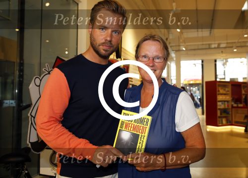 Amsterdam 12 juni 2015 
Presentatie boek Thijs Romer en nieuwe tijdschrift Wendy v Dijk. Ook Katja Schuurman is aanwezig alsmede de ouders en broer van Thijs.  De presentatie was in het nieuwe pand van Scheltema aan het Rokin