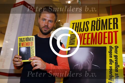 Amsterdam 12 juni 2015 
Presentatie boek Thijs Romer en nieuwe tijdschrift Wendy v Dijk. Ook Katja Schuurman is aanwezig alsmede de ouders en broer van Thijs.  De presentatie was in het nieuwe pand van Scheltema aan het Rokin. Thijs draagt nog steeds zijn trouwring