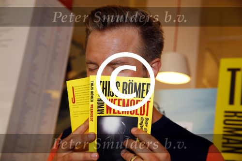 Amsterdam 12 juni 2015 
Presentatie boek Thijs Romer en nieuwe tijdschrift Wendy v Dijk. Ook Katja Schuurman is aanwezig alsmede de ouders en broer van Thijs.  De presentatie was in het nieuwe pand van Scheltema aan het Rokin. Thijs draagt nog steeds zijn trouwring