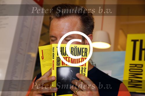 Amsterdam 12 juni 2015 
Presentatie boek Thijs Romer en nieuwe tijdschrift Wendy v Dijk. Ook Katja Schuurman is aanwezig alsmede de ouders en broer van Thijs.  De presentatie was in het nieuwe pand van Scheltema aan het Rokin