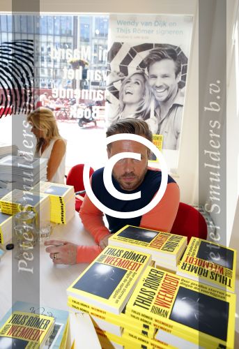 Amsterdam 12 juni 2015 
Presentatie boek Thijs Romer en nieuwe tijdschrift Wendy v Dijk. Ook Katja Schuurman is aanwezig alsmede de ouders en broer van Thijs.  De presentatie was in het nieuwe pand van Scheltema aan het Rokin