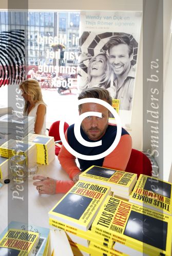 Amsterdam 12 juni 2015 
Presentatie boek Thijs Romer en nieuwe tijdschrift Wendy v Dijk. Ook Katja Schuurman is aanwezig alsmede de ouders en broer van Thijs.  De presentatie was in het nieuwe pand van Scheltema aan het Rokin
