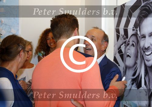Amsterdam 12 juni 2015 
Presentatie boek Thijs Romer en nieuwe tijdschrift Wendy v Dijk. Ook Katja Schuurman is aanwezig alsmede de ouders en broer van Thijs.  De presentatie was in het nieuwe pand van Scheltema aan het Rokin