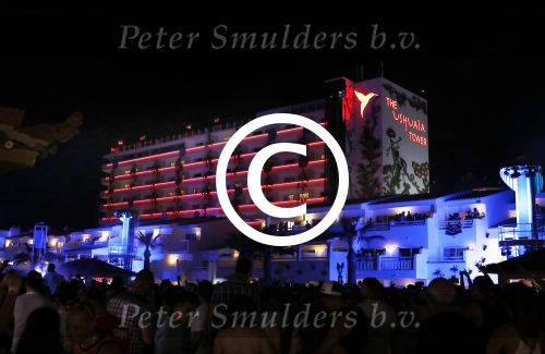 ibiza 1 augustus 2015
Armin v Buuren treedt op met zijn state of trance show in hotel Ushuaia op ibiza