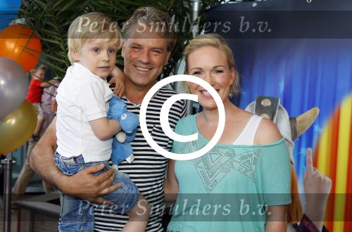 Rotterdam 9 augustus 2015
Edwin Smulders Johnny de Mol en Tomas v d Broek tijdens opnames van het rtl programma Down met Johnny. We gingen naar de premiere naar Wickie de Viking in het nieuwe Luxor. Wieneke Remmers en Rein Kolpa met zoon