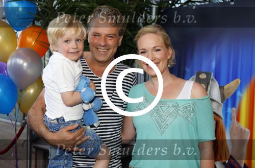 Rotterdam 9 augustus 2015
Edwin Smulders Johnny de Mol en Tomas v d Broek tijdens opnames van het rtl programma Down met Johnny. We gingen naar de premiere naar Wickie de Viking in het nieuwe Luxor. Wieneke Remmers en Rein Kolpa met zoon