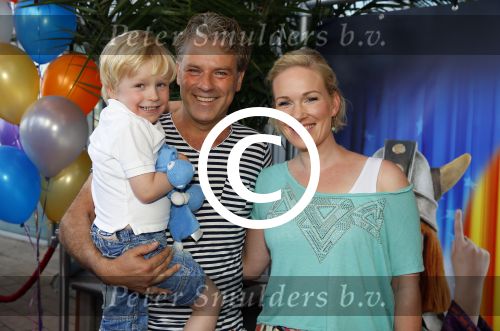 Rotterdam 9 augustus 2015
Edwin Smulders Johnny de Mol en Tomas v d Broek tijdens opnames van het rtl programma Down met Johnny. We gingen naar de premiere naar Wickie de Viking in het nieuwe Luxor. Wieneke Remmers en Rein Kolpa met zoon