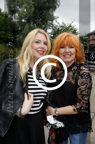 Amsterdam 12 juli 2015  
Modeshow op de amsterdam fashion week. Yvonne Keeley met dochter