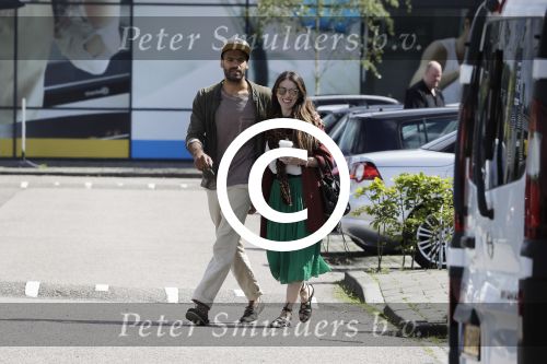Zaandam 3 juli 2016
Alain Clark met zijn nieuwe vriendin Priscilla Martinez aan het winkelen bij loods 5